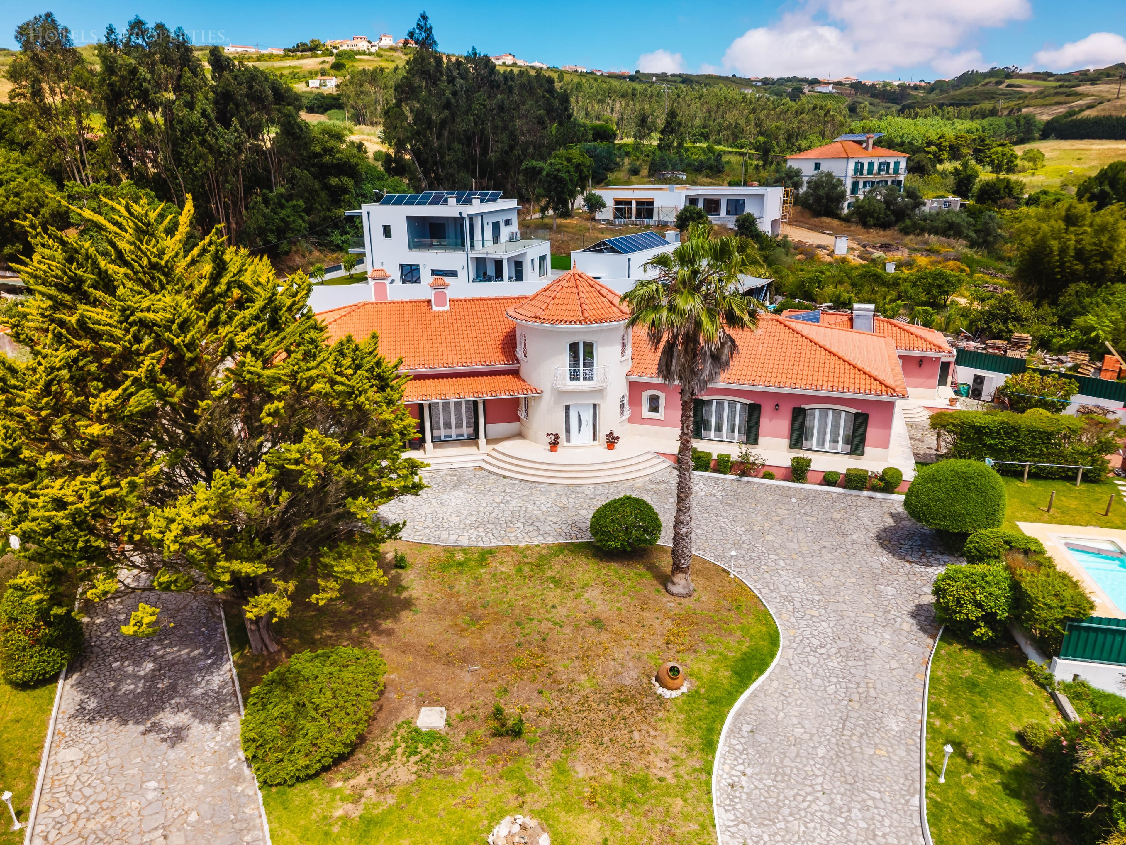 Moradia T6 com Piscina e Jardim Privado